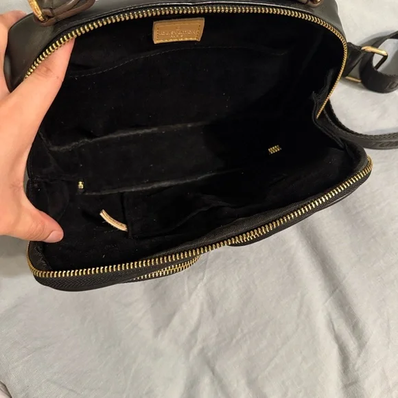 Black utility purse with black strap & gold hardware - Picture 4 of 10